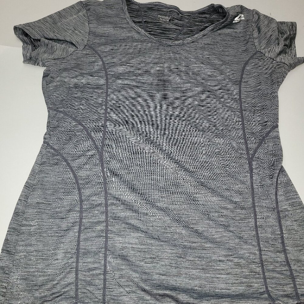 Reebok Short Sleeve T-shirt armpit to armpit 19" Size Medium - Picture 1 of 4